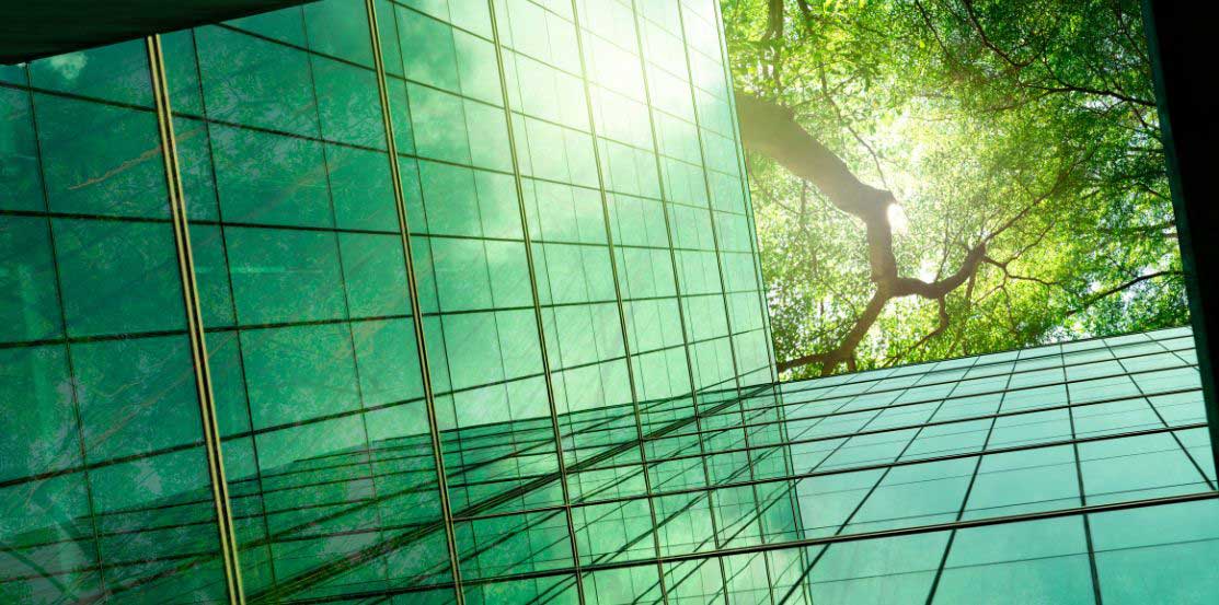 photo batiment vert illustrant l'ESG et dette privée