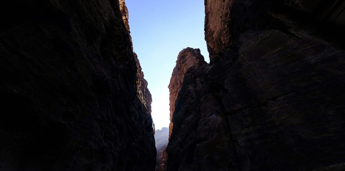 photo d'un passage étroit en montagne
