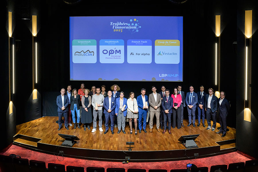 photo de l'ensemble des lauréats et des membres du jury