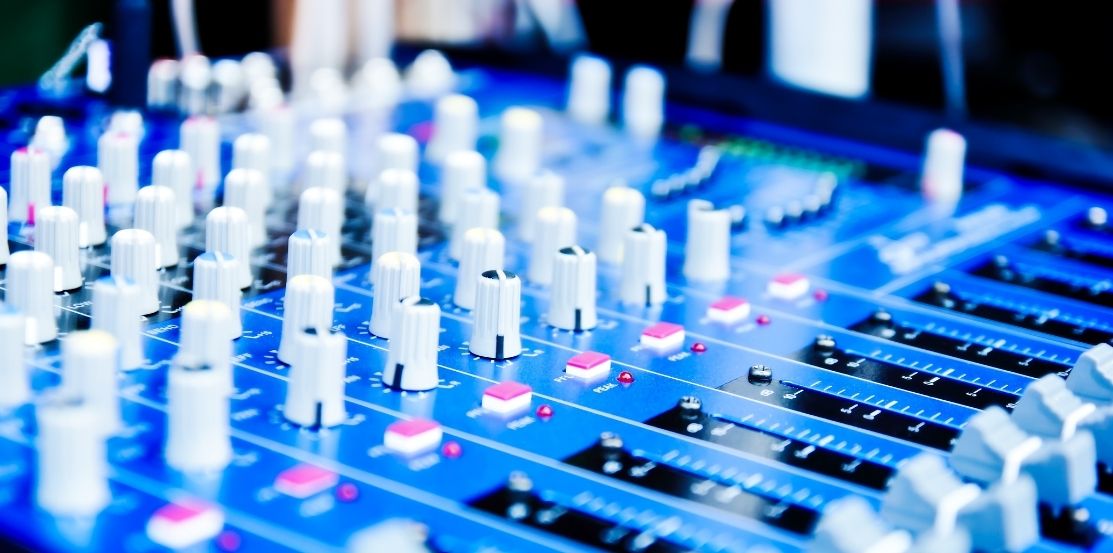 photo console de mixage pour illustrer le son 