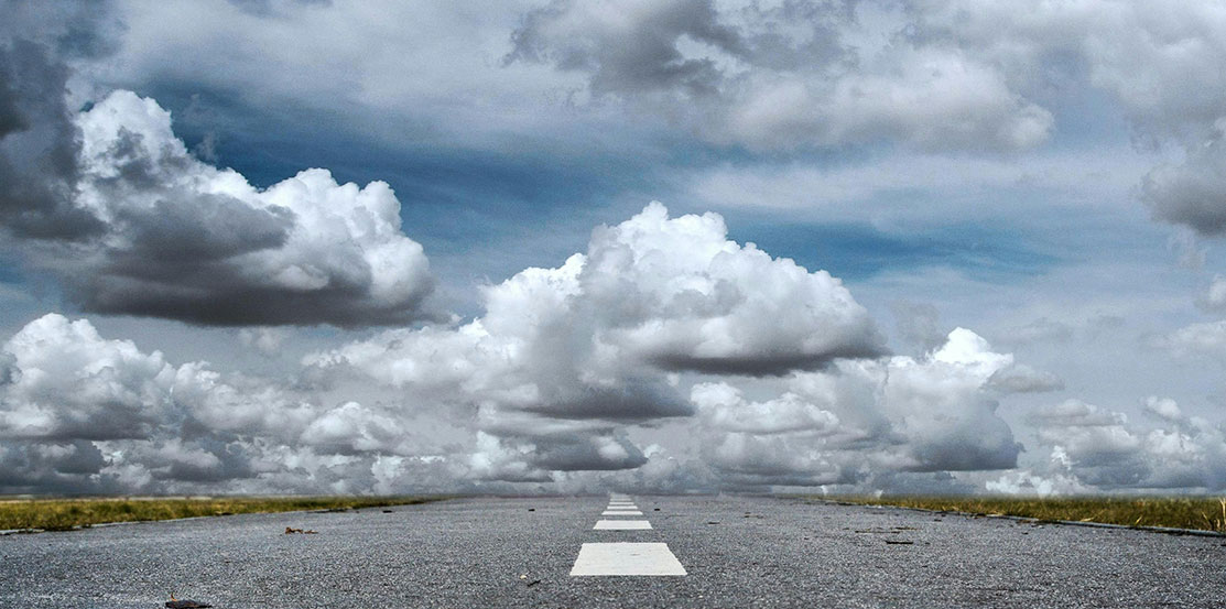 route et nuages
